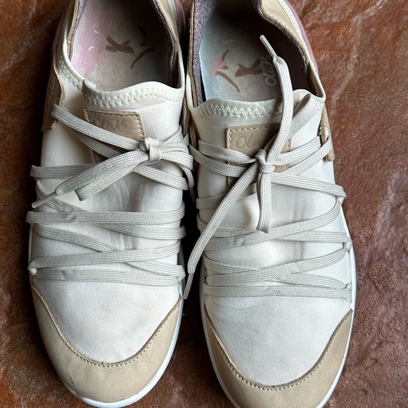 Olukai Casual Slip On Mikiluali Comfort Sneakers in Ivory/Tan/Rose Sz 9US - Picture 7 of 11